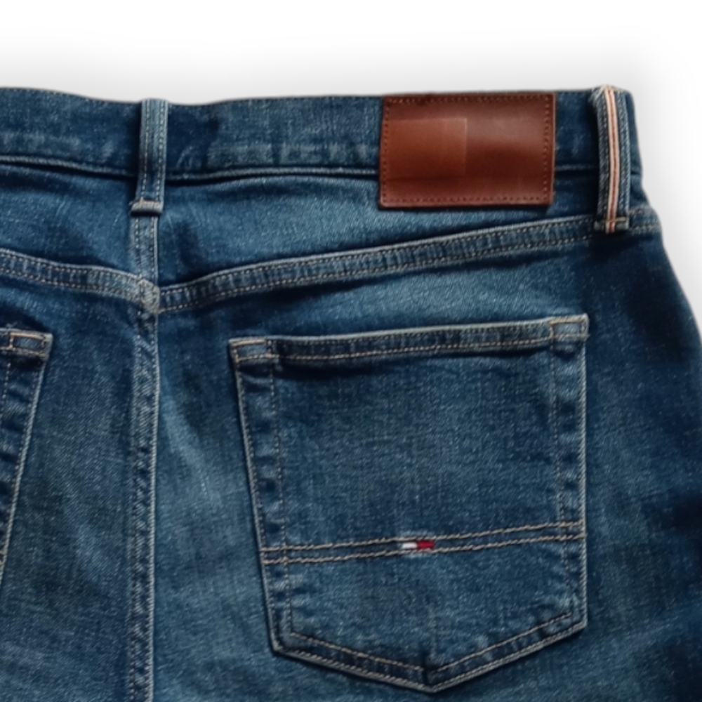 TOMMY HILFIGER MEN'S BLUE DENIM MEDIUM WASH DISTRESSED JEANS SHORTS. SIZE 32 - Picture 10 of 15